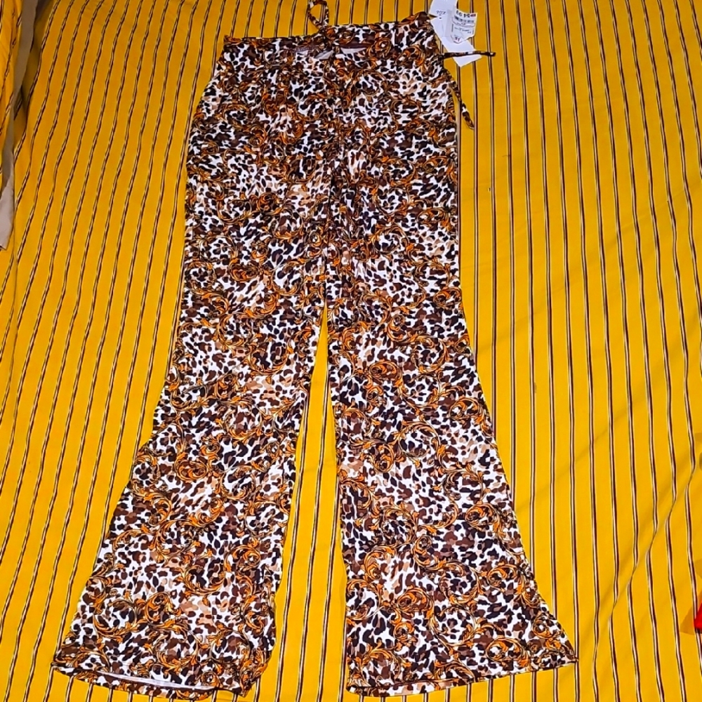 Leopard Print Women's Pants Size L Has'nt Been Worn